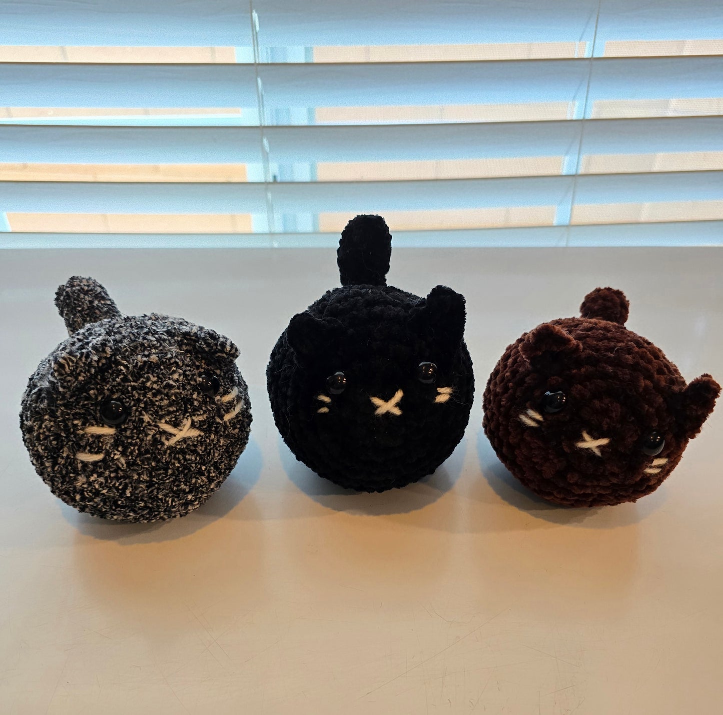 Medium cat loaf (chenille)