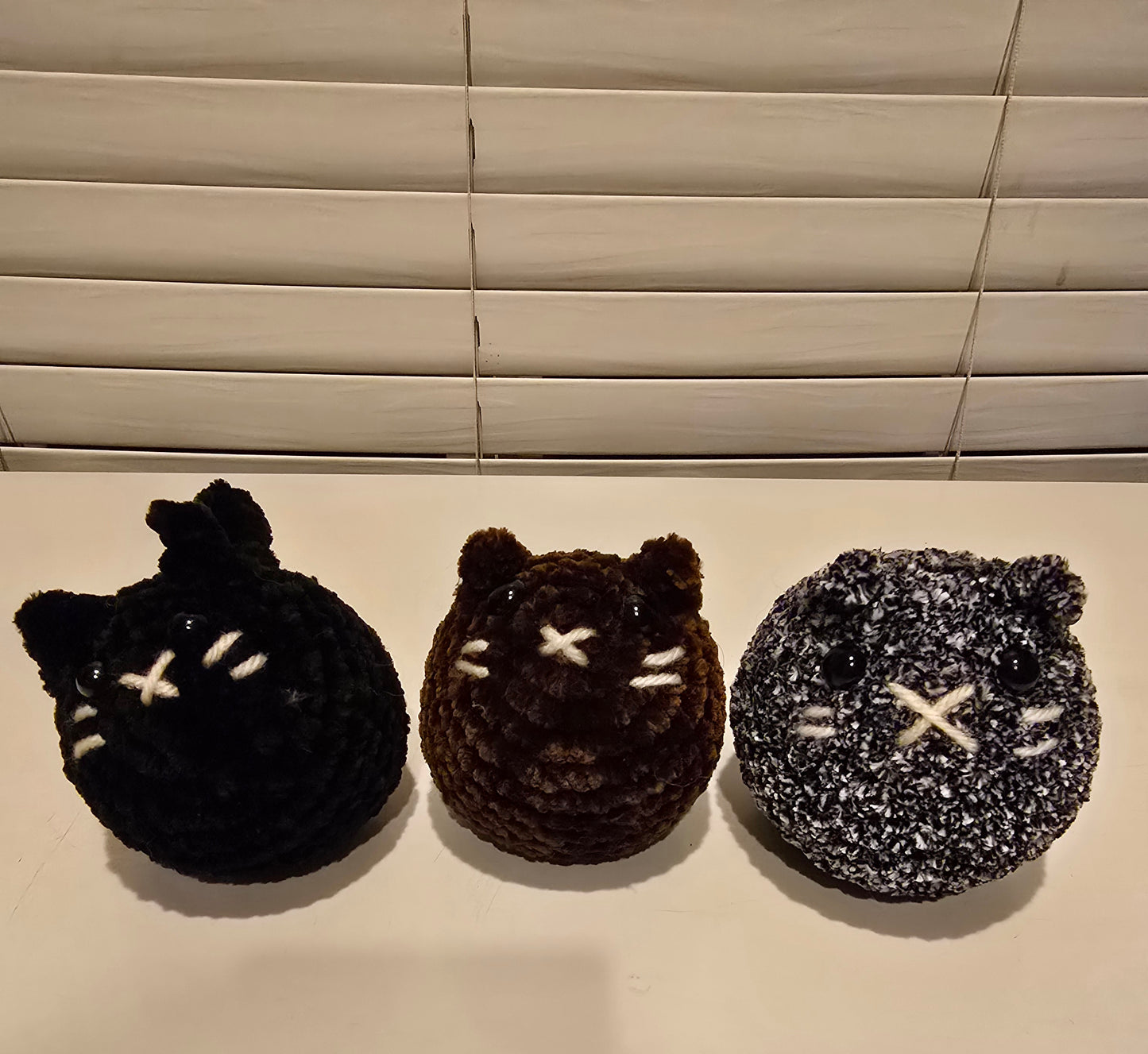 Small cat loaf (chenille)